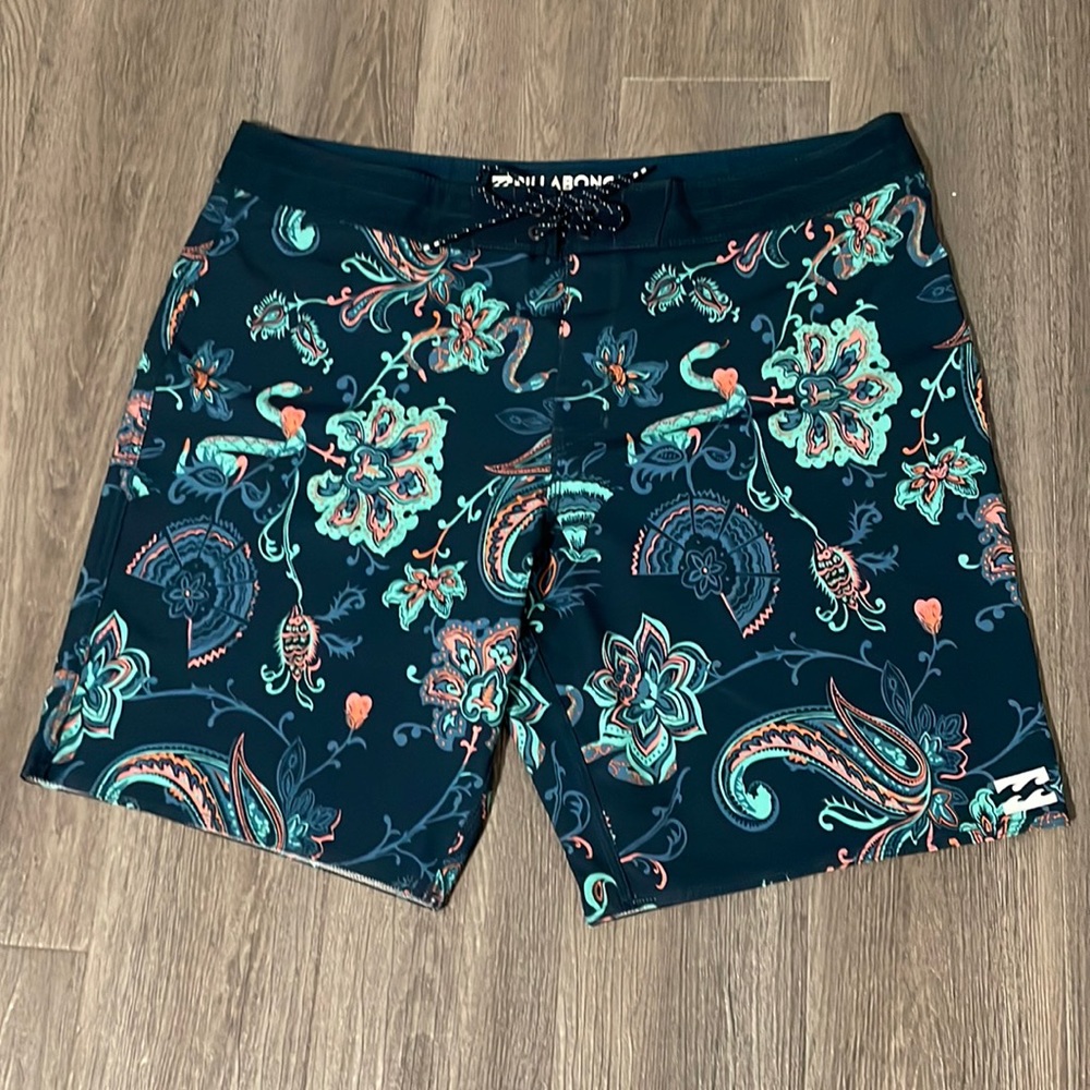 Men’s Billabong Platinum X Sundays Swim Shorts, Size 38